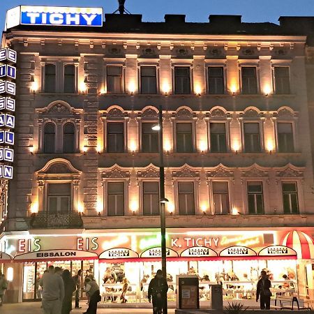 Astoria Central Appartement 10 Minutes To Downtown Bécs Kültér fotó