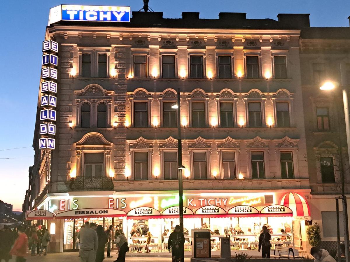 Astoria Central Appartement 10 Minutes To Downtown Bécs Kültér fotó